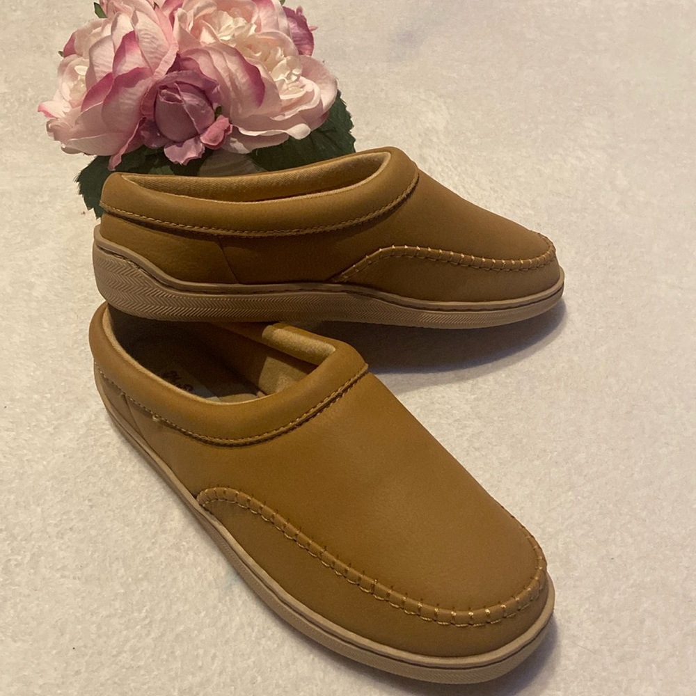 MY PILLOW MY SLIPPERS Size 9W Slippers